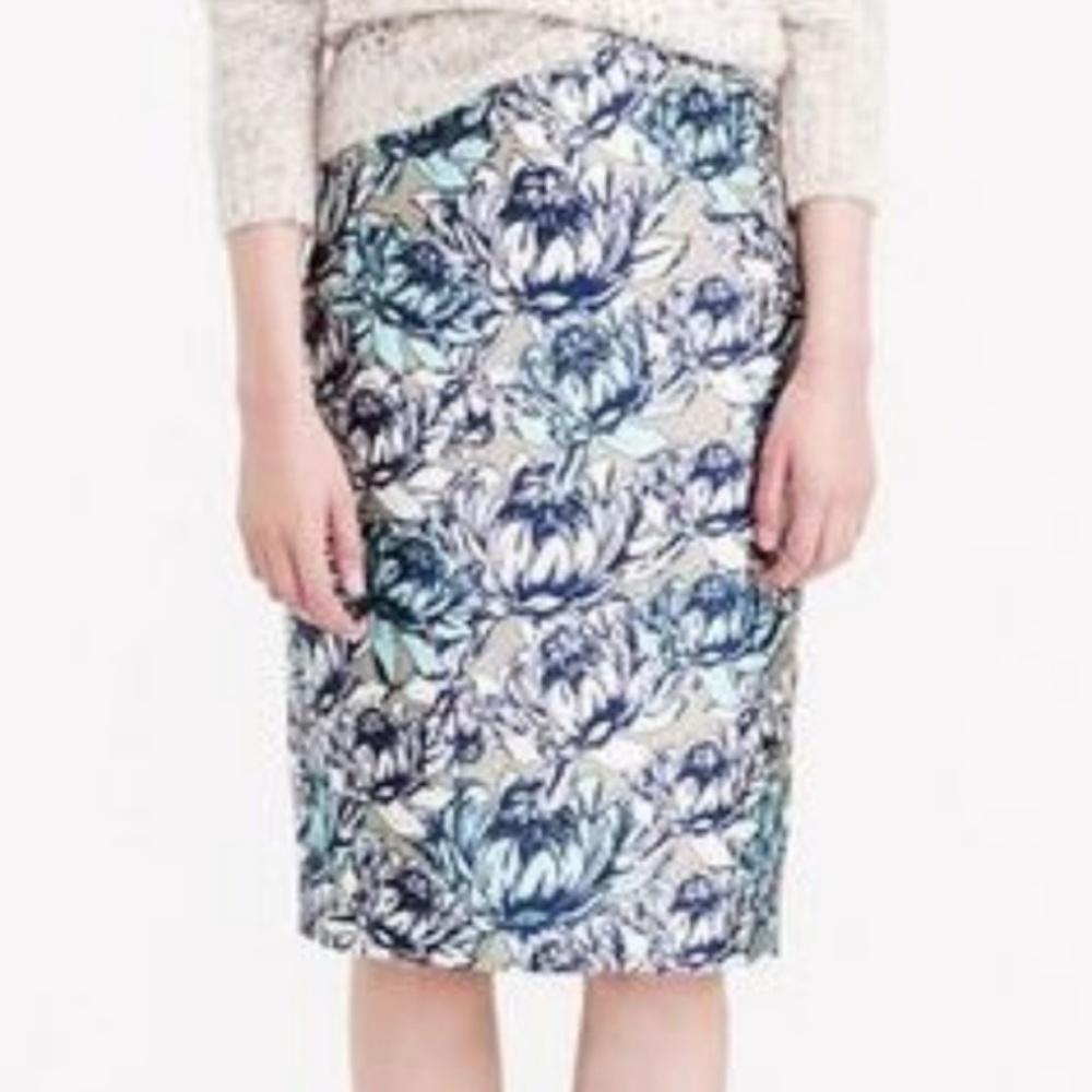 COPY - J. Crew Pencil Skirt in Water Lily Floral Print, 0 - Picture 4 of 4